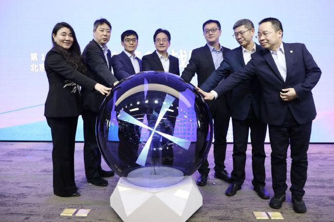 胸啊嗯～出奶了网站